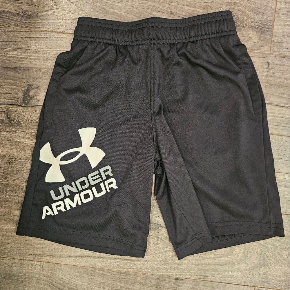 Under Armour Boys Black Loose Fit Athletic Shorts Logo YSM Small